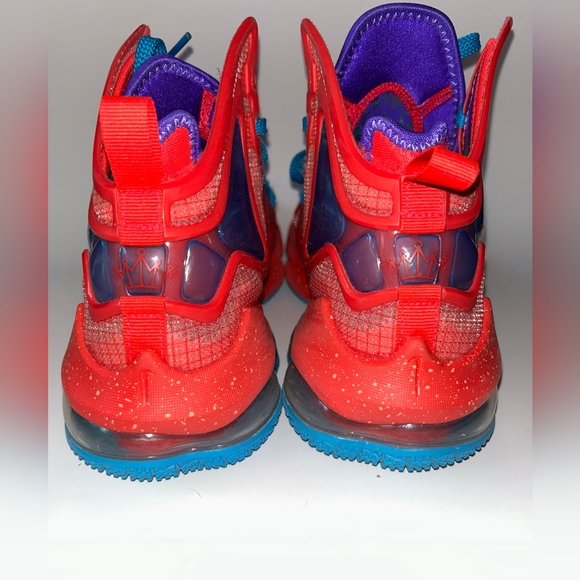 Nike LeBron 19 Basketball Shoes - Picture 2 of 9